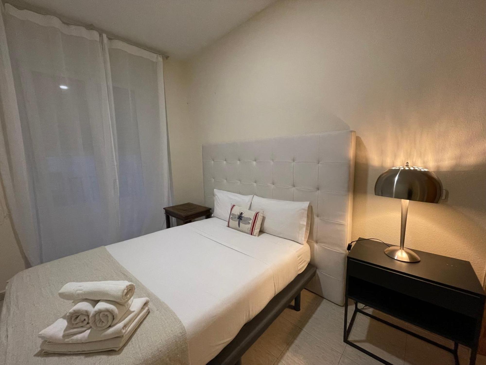 ホテル Casa Tadeo Gran Via マドリード エクステリア 写真