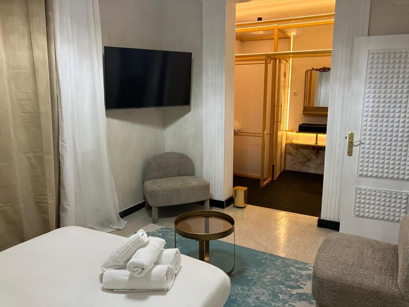 ホテル Casa Tadeo Gran Via マドリード エクステリア 写真